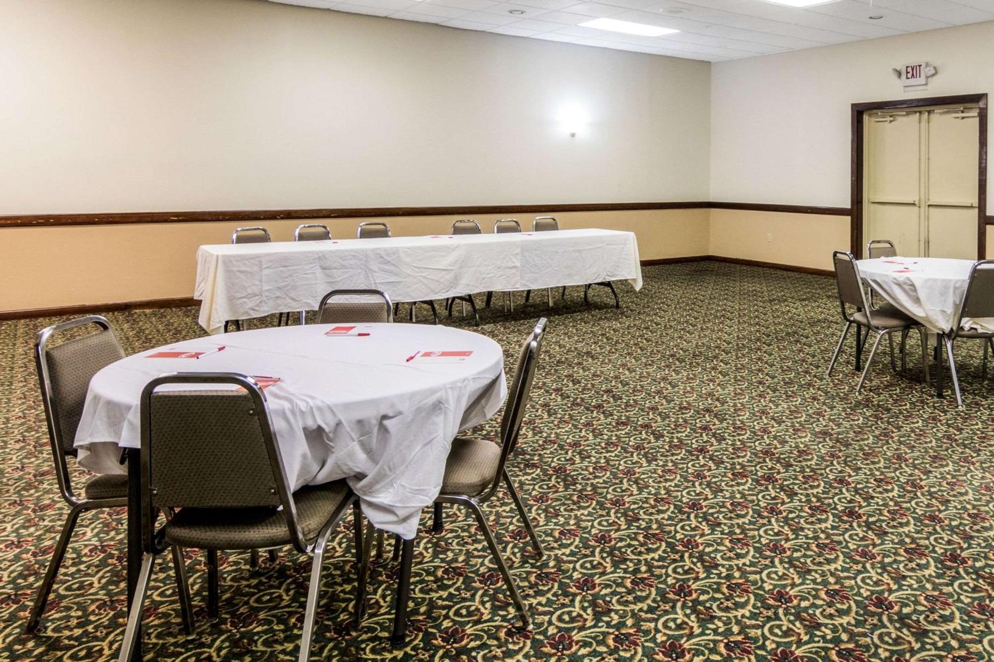 Econo Lodge Inn & Suites Conference Center Dublin Exterior foto