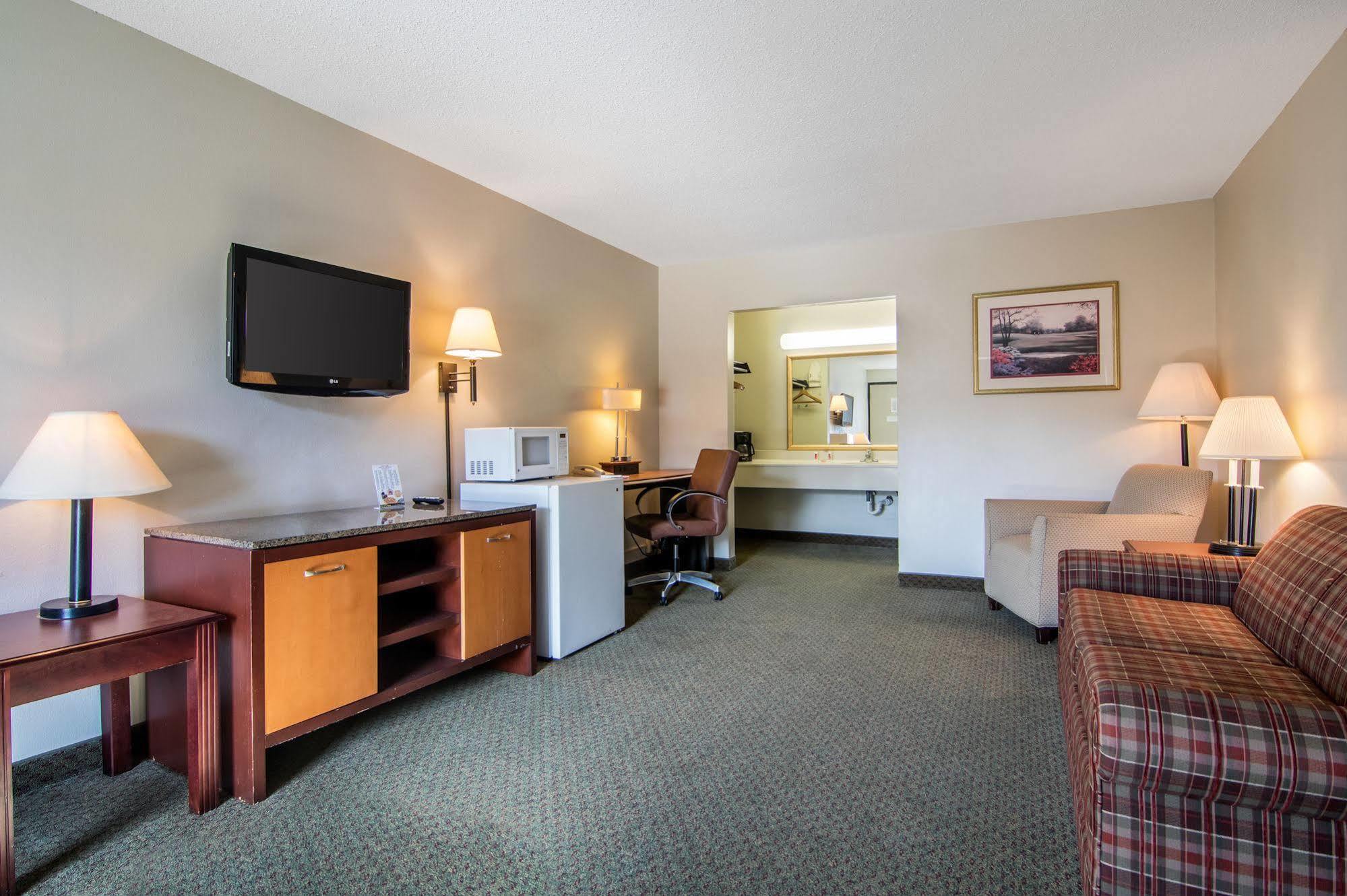 Econo Lodge Inn & Suites Conference Center Dublin Exterior foto